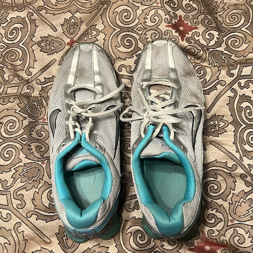 Used Blue and Gray Nike Shox Turmoil size 9.5
